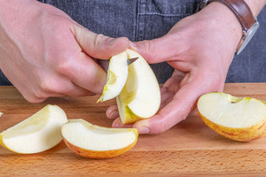 Apfel entkernen