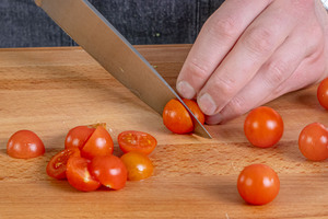 Tomaten halbieren