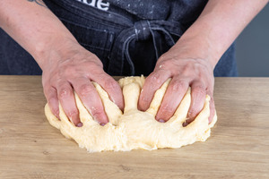 Hefeteig kneten