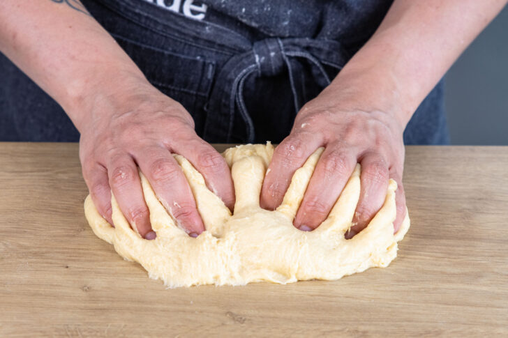 Hefeteig kneten