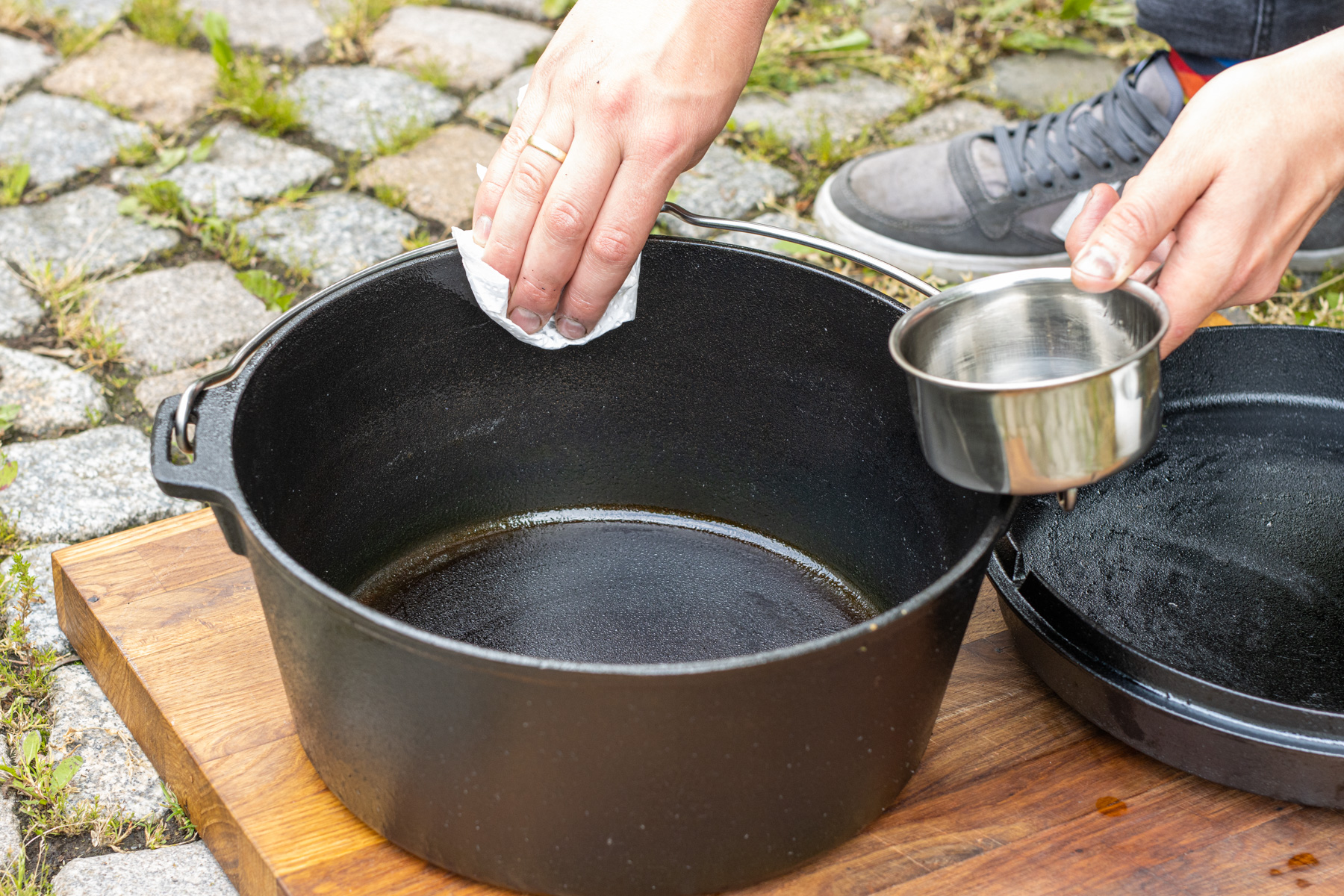 Dutch Oven perfekt einbrennen eat.de