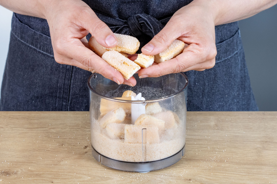 Schneller Erdbeerkuchen ohne Backen mit Keksboden