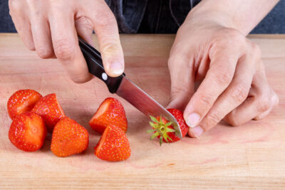 Erdbeeren putzen