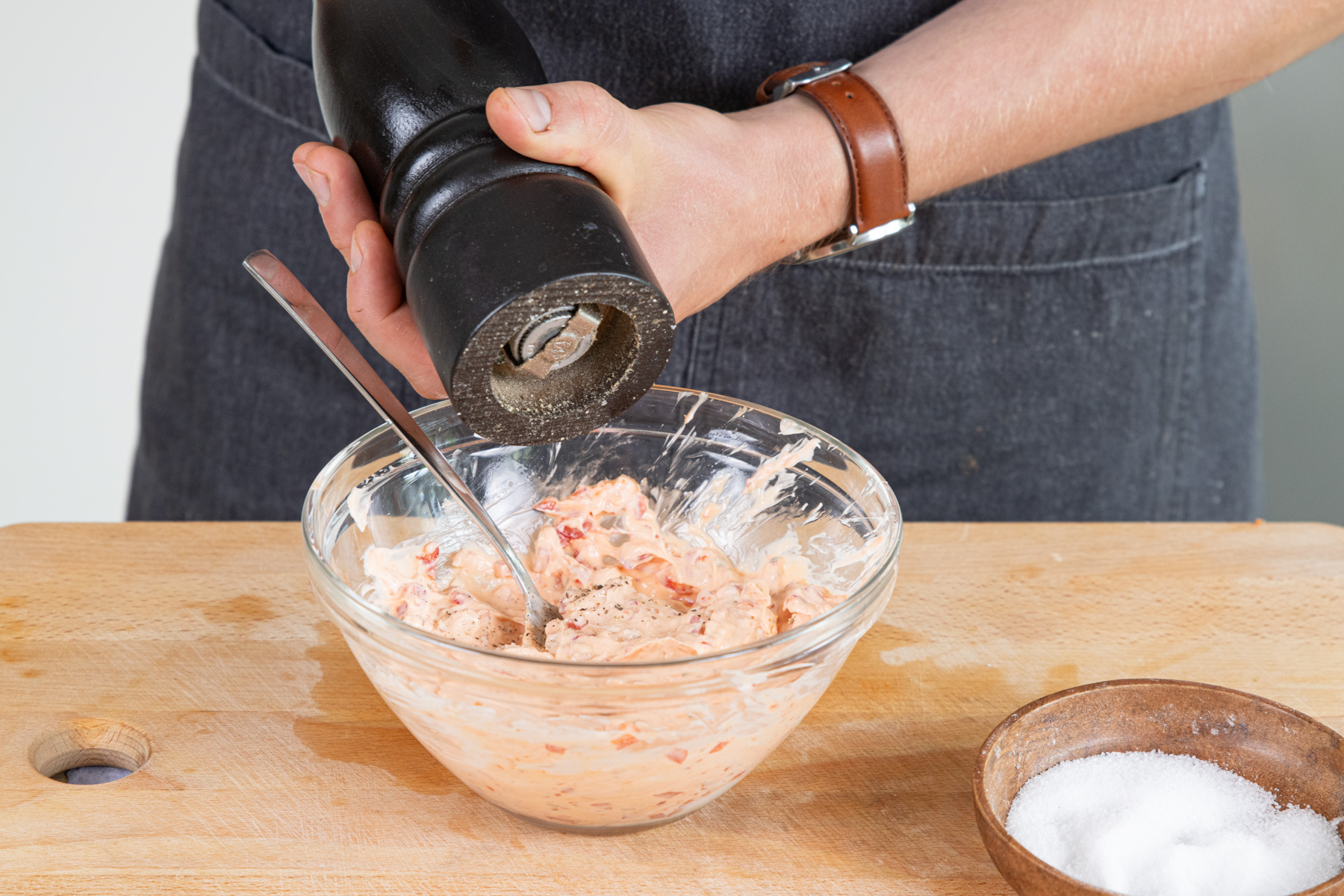 Frischkäse-Dip abschmecken