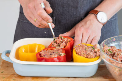 Paprika mit Hackfleisch füllen