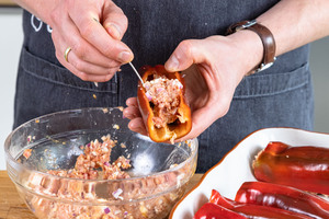 Spitzpaprika mit Hackfleisch füllen