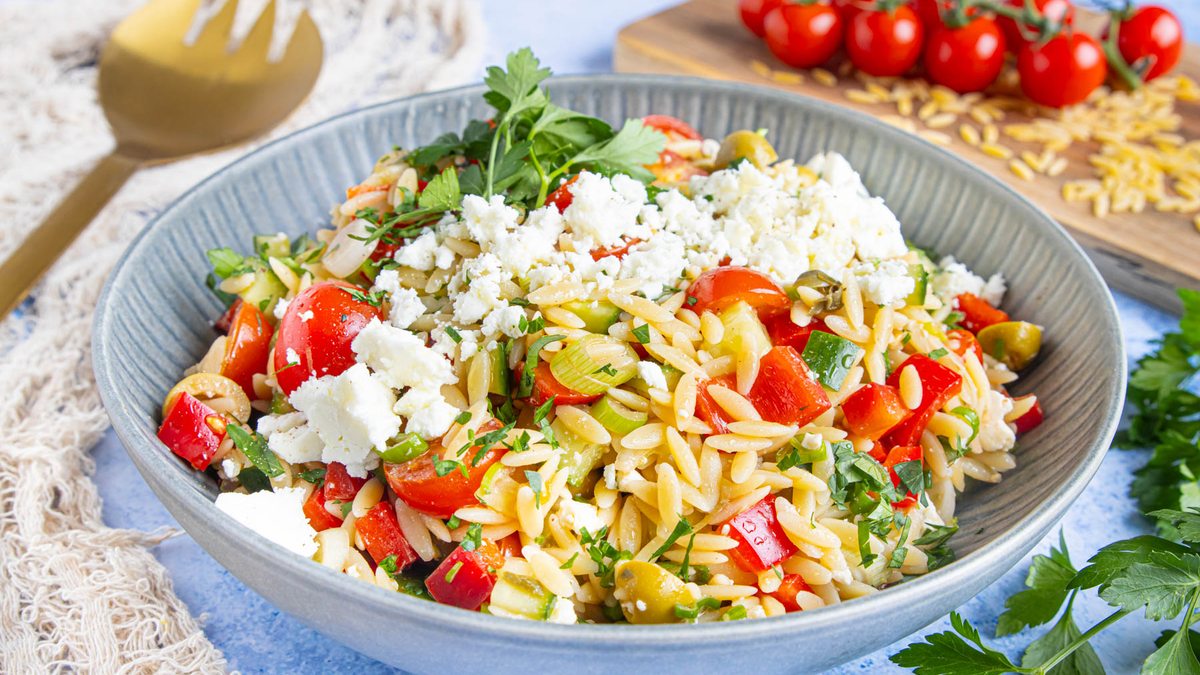 Griechischer Kritharaki-Salat | Rezept - eat.de