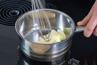 Butter im Topf zerlassen