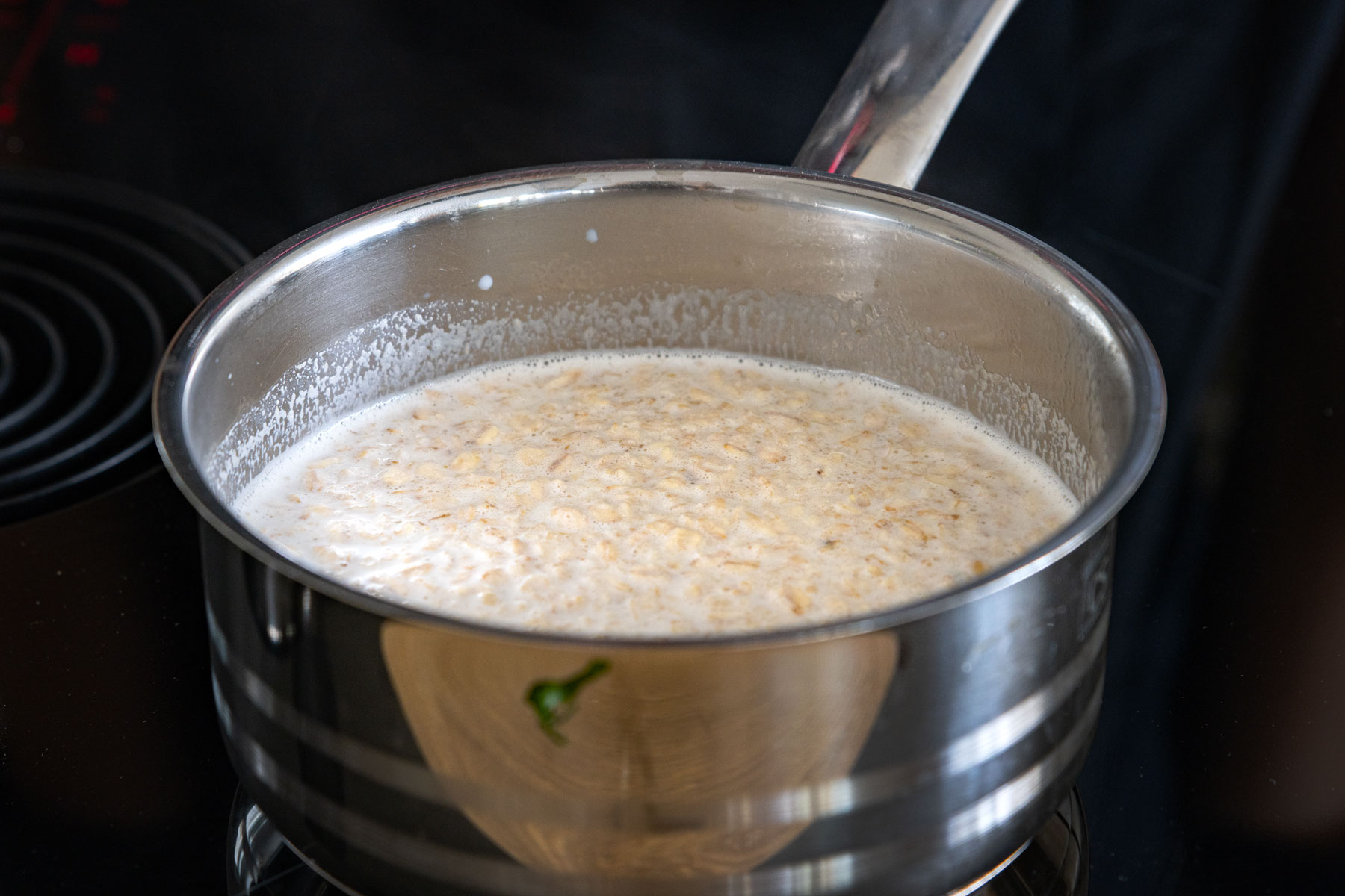 Klassische Haferflockensuppe mit Milch | Rezept