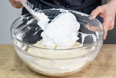 Eischnee unter Eimasse heben