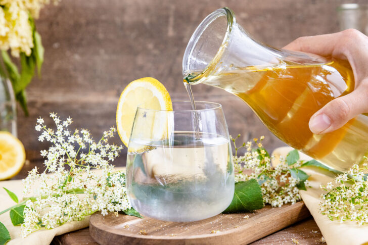 Holunderblütensirup selber machen