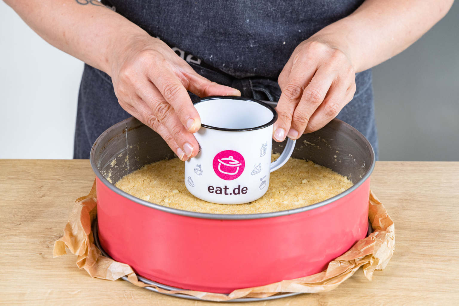Käsekuchen mit Keksboden | Rezept