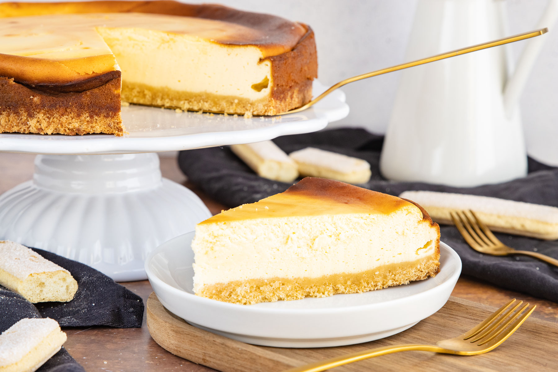 Käsekuchen mit Keksboden