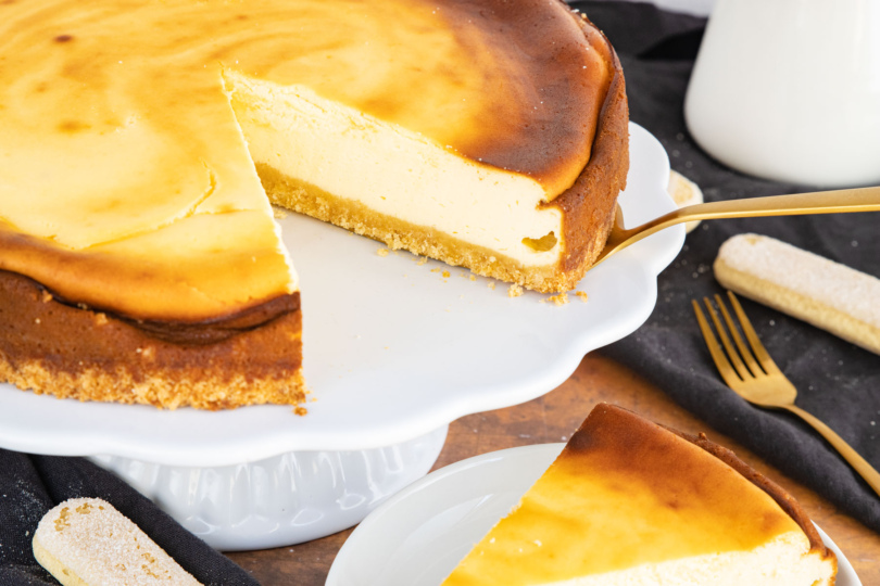 Käsekuchen mit Keksboden