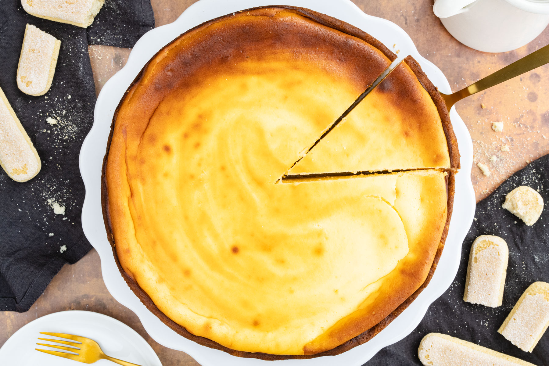 Käsekuchen mit Keksboden
