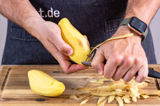 Kartoffeln schälen