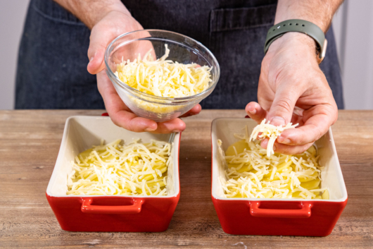 Käse dazwischen streuen