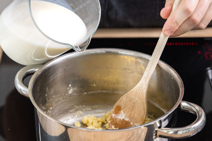 Mehl in Butter anbraten