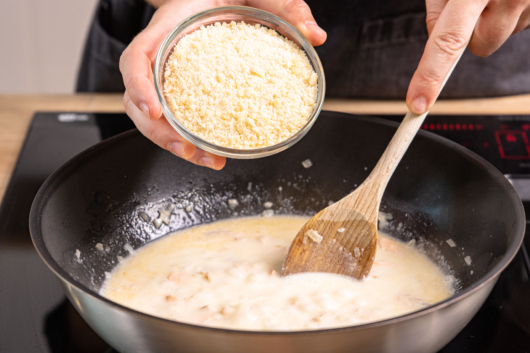 Parmesan hinzufügen