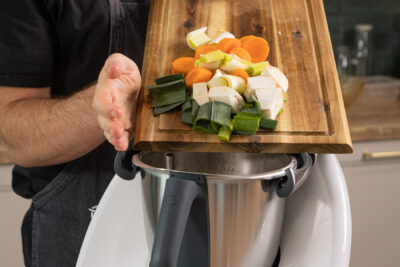 Suppengrün in den  Thermomix® geben
