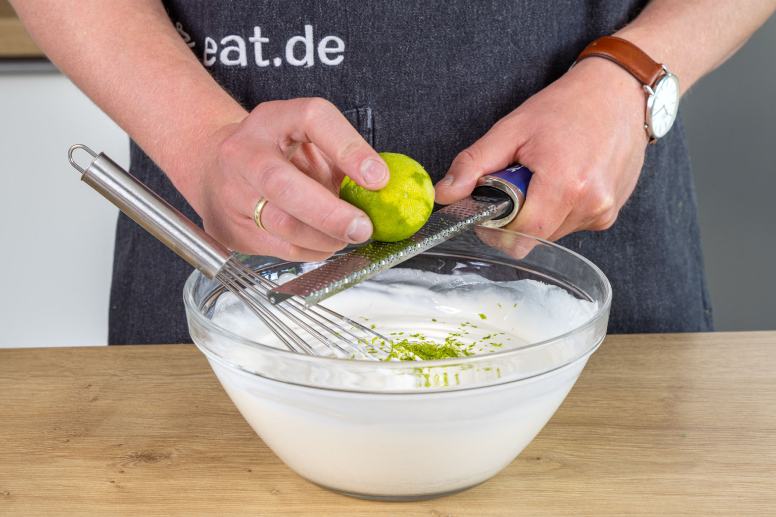 nachtisch mit gefrorenen himbeeren und mascarpone