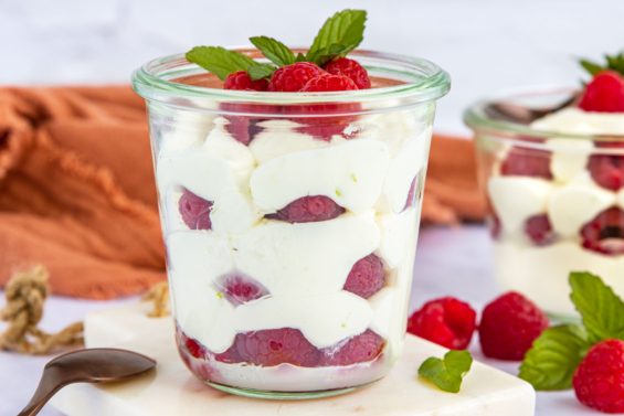 Mascarpone-Dessert mit Himbeeren | Rezept - eat.de