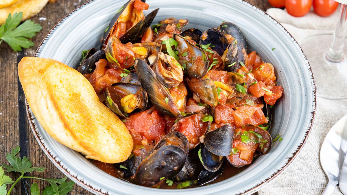 Miesmuscheln in Tomatensoße