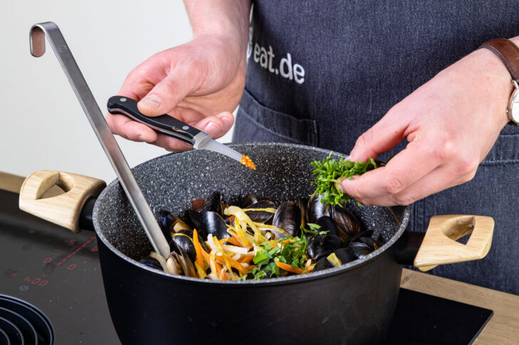 Chiliflocken dazugeben