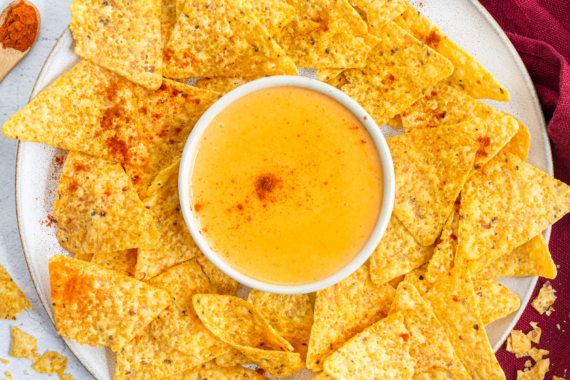 Nacho-Käse-Dip wie im Kino | Rezept - eat.de