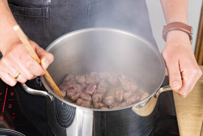 Lammfleisch anbraten