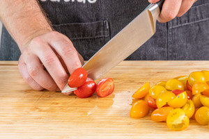 Tomaten halbieren