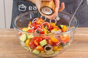 Panzanella würzen