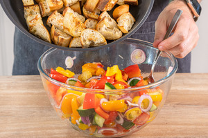 Brot zum Salat geben