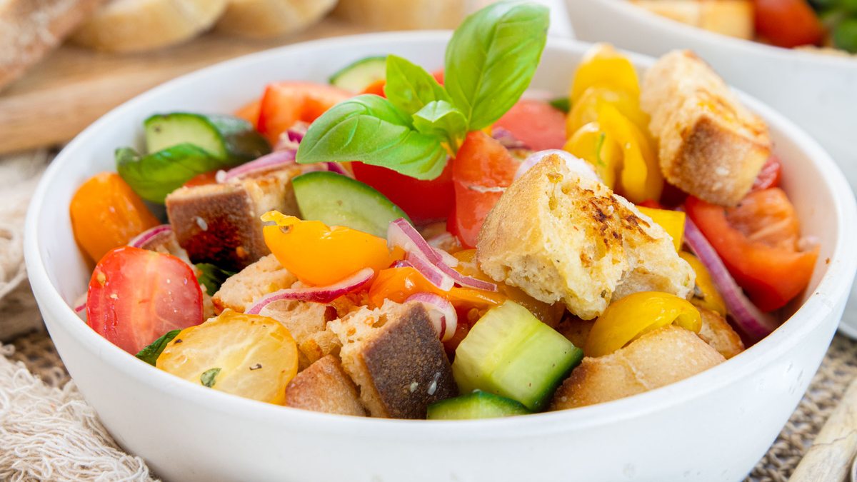 Panzanella - Italienischer Brotsalat | Rezept - eat.de