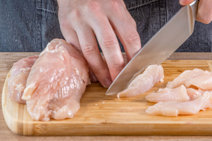 Hähnchen schneiden