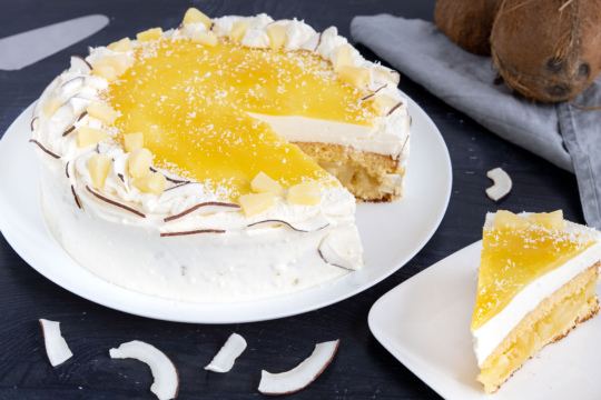 Fruchtige Piña-Colada-Torte