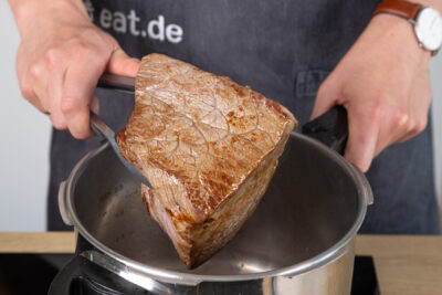 Rinderbraten anbraten
