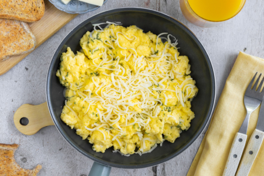 Rührei mit Käse