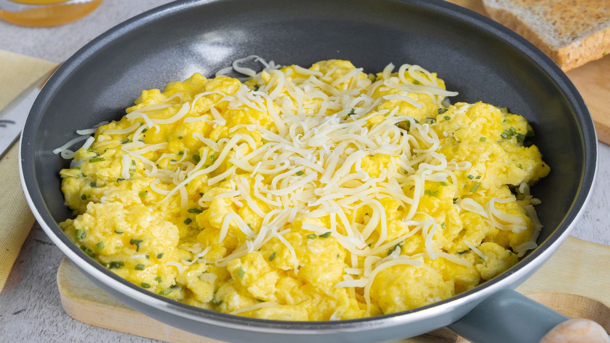 Rührei mit Käse | Rezept - eat.de