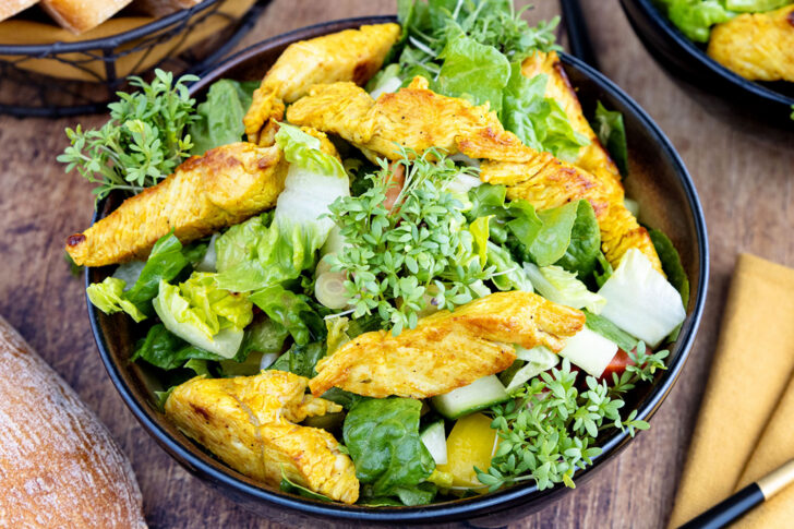 Salat mit Putenstreifen