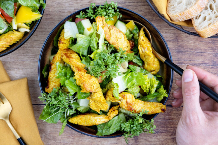 Salat mit Putenstreifen