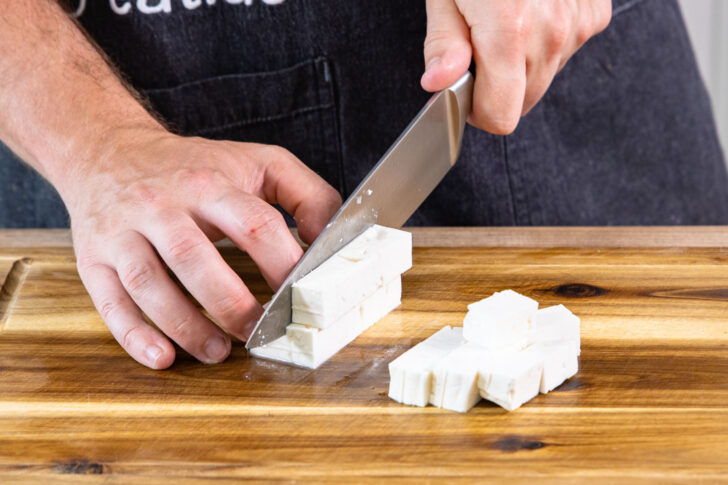 Feta schneiden