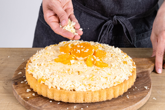 Schütteltorte dekorieren