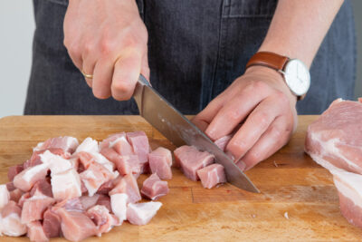 Schweinefleisch würfeln