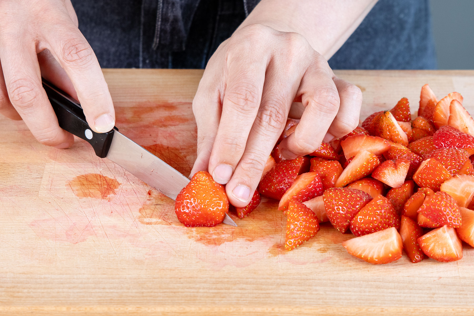 Erdbeeren schneiden