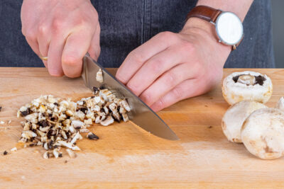 Champignons würfeln