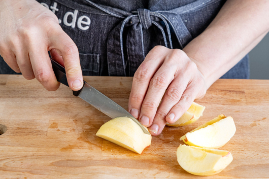 Äpfel fächerförmig einschneiden