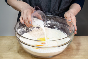 Milch hinzugeben