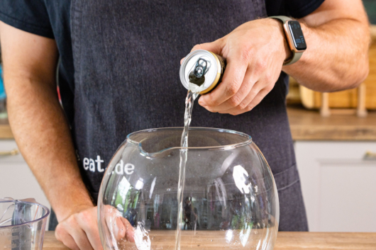 Sekt dazugießen