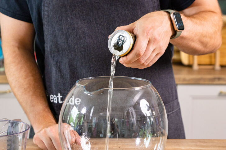 Sekt dazugießen